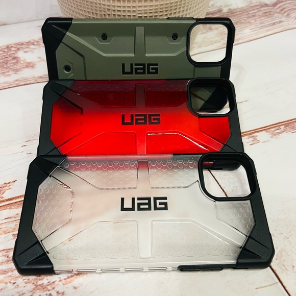 UAG iPhone 11 Pro Max Case Bundle - Picture 2 of 3